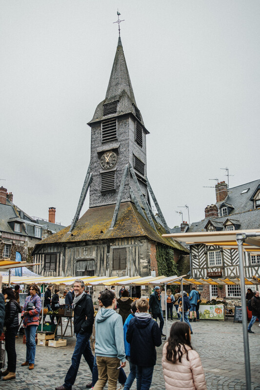Jour_de_marche_a_Honfleur_-_Coraline_et_Leo-Coraline_et_Leo-25603-800px